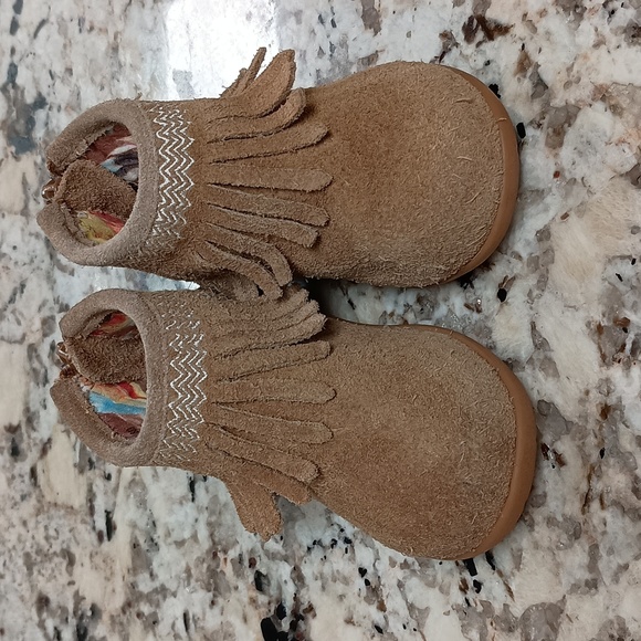 Tucker + Tate Kids Fringe Booties Size 4 M Leather Hard Outer Sole Brown Suede. - Picture 2 of 5